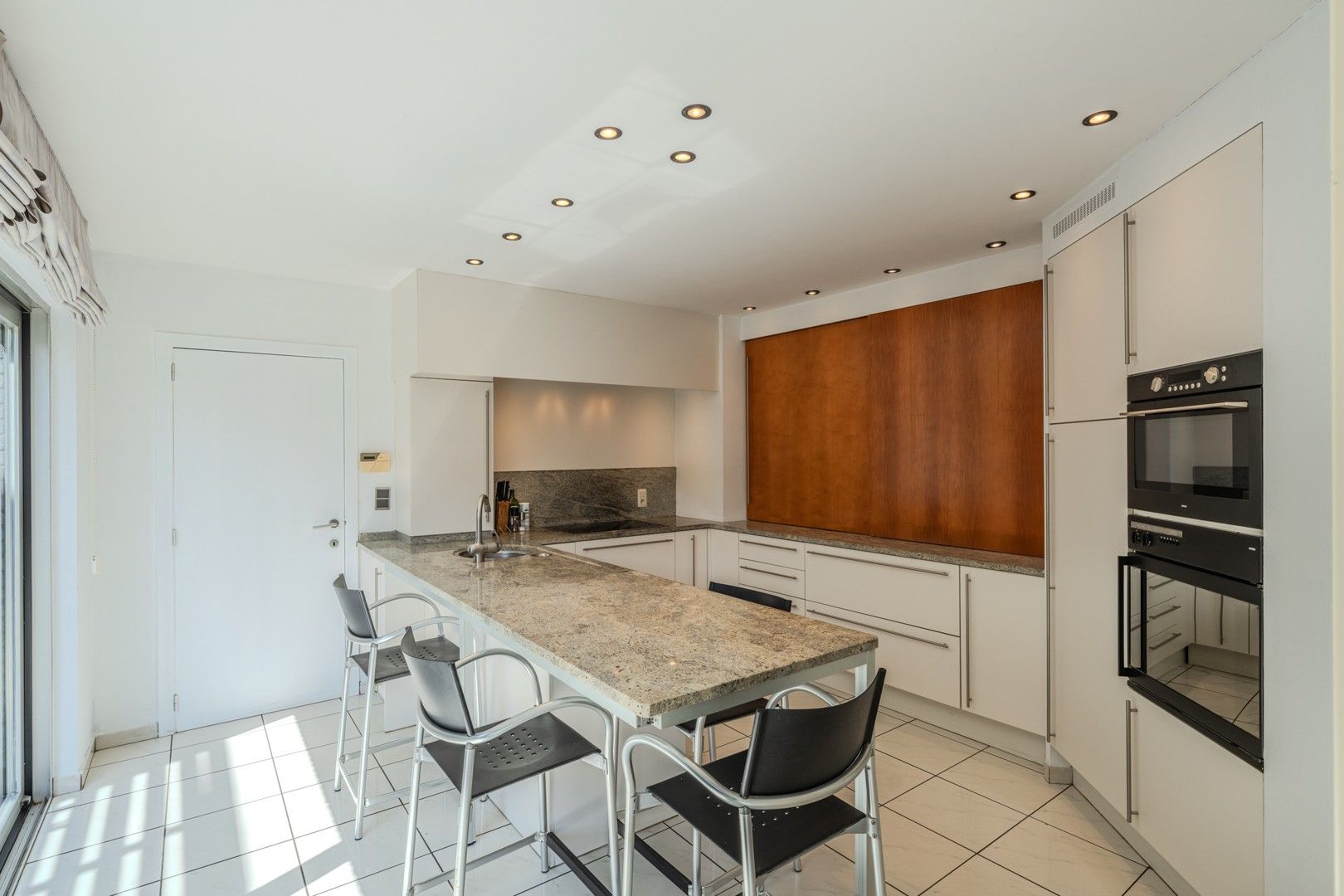 Instapklare woning met loods en vakantie-appartement foto 6