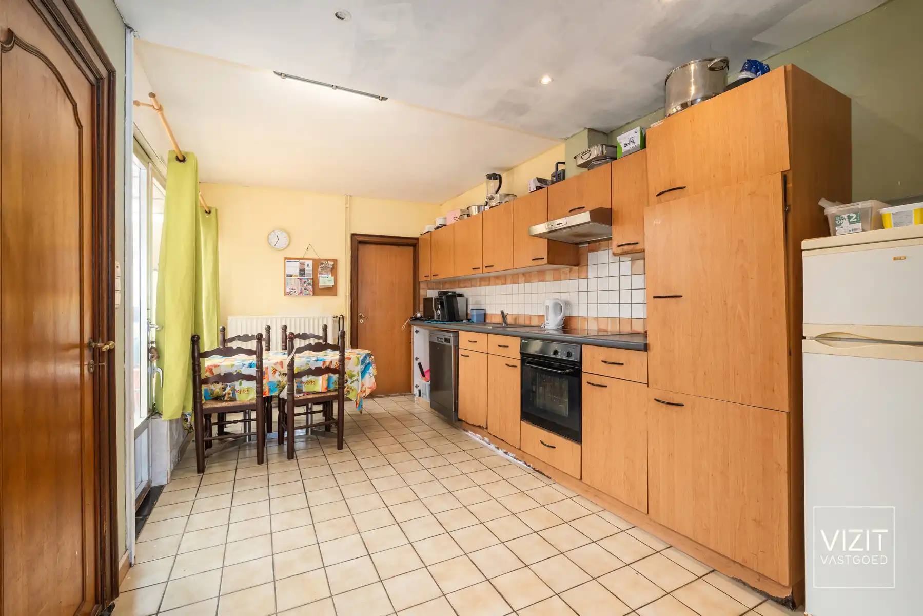 Te renoveren woning met diverse mogelijkheden! foto 6