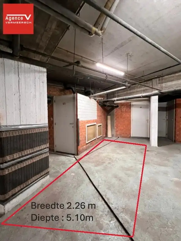 Gunstig gelegen parkeerplaats nabij Leopold-I plein ideaal voor stadwagens.  foto 3