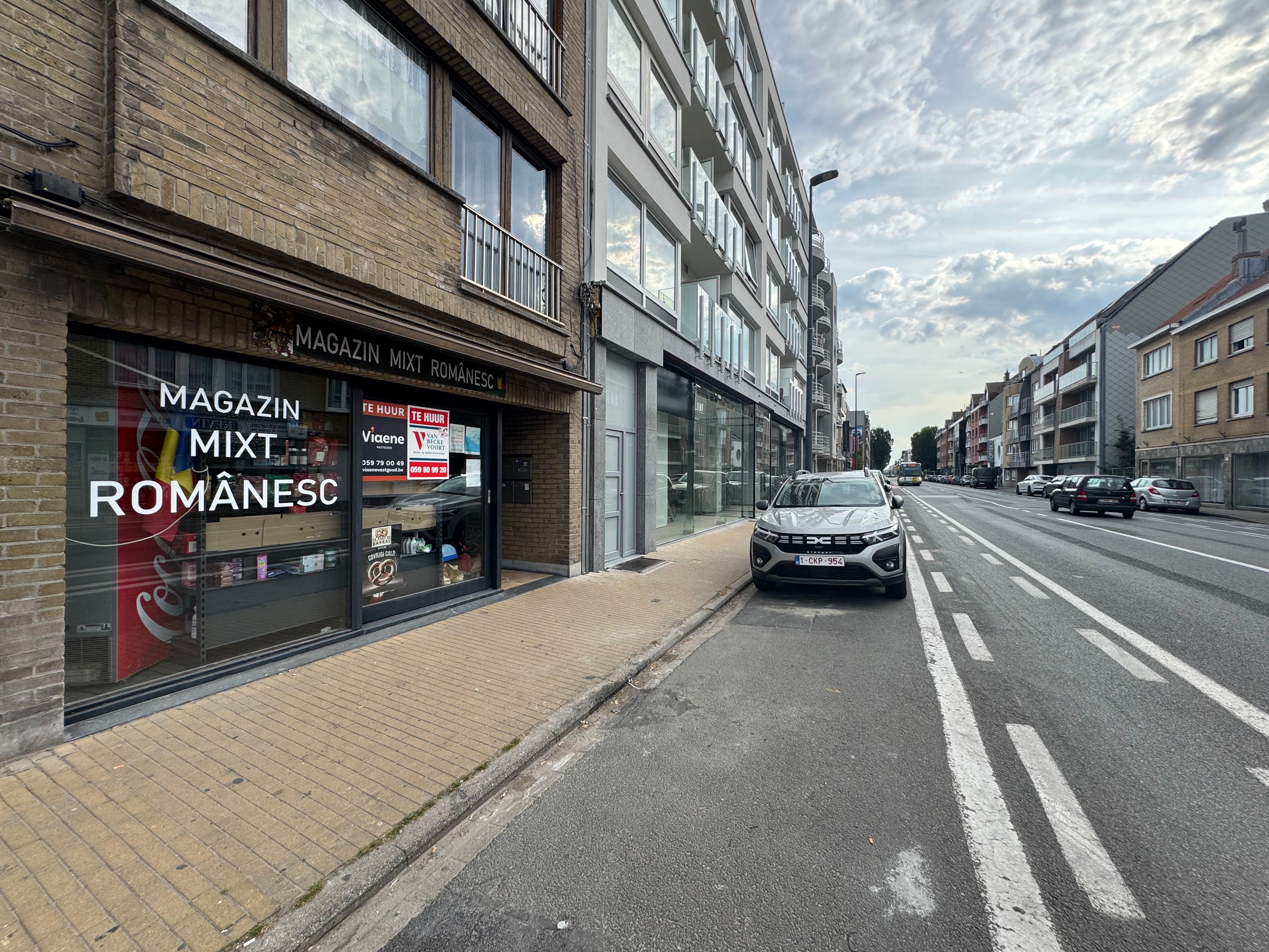 Handelsgelijkvloers 60m² aan drukke invalsweg Oostende foto 2