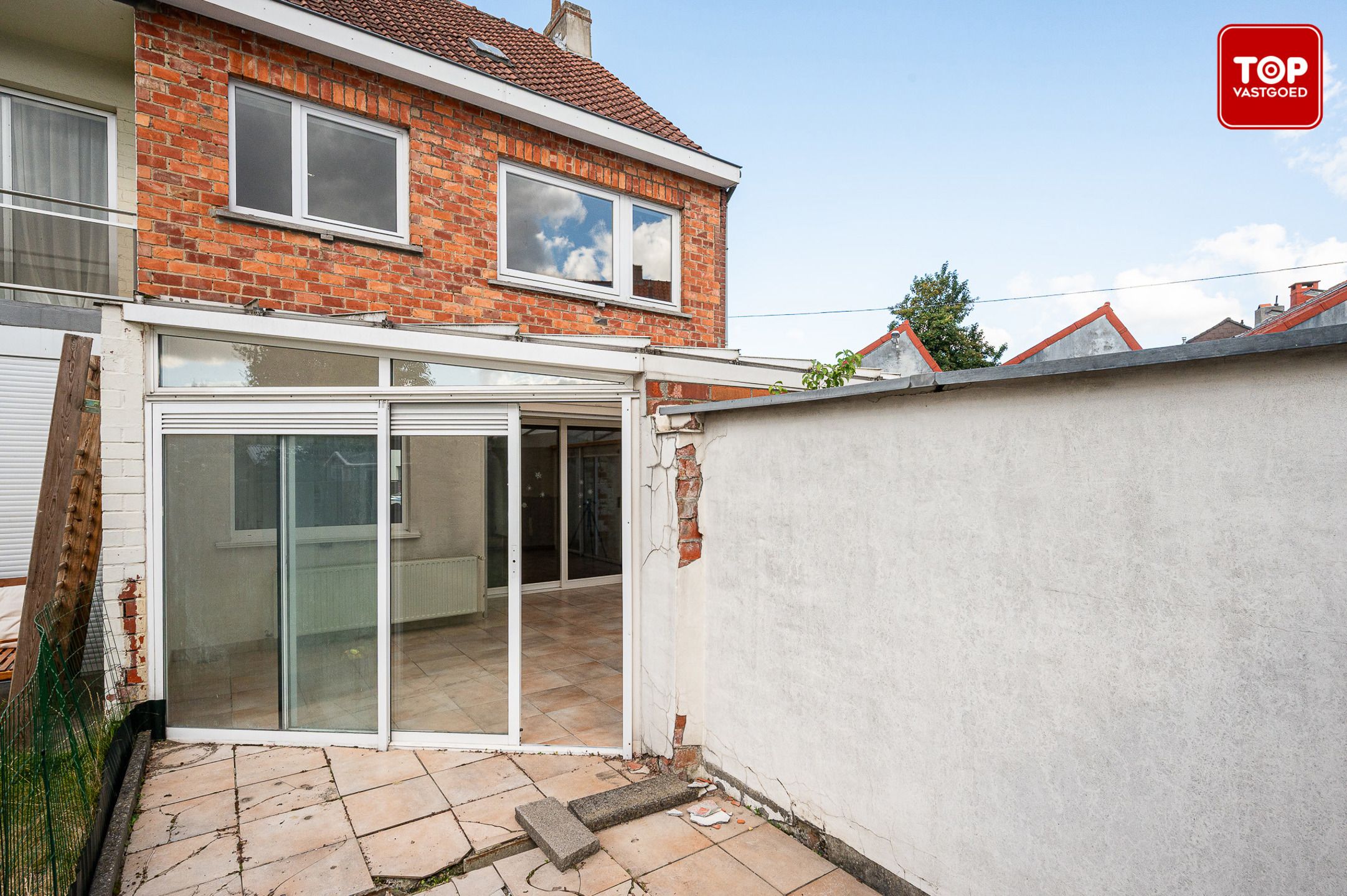 Te renoveren half open woning met tuin en garage. foto 13