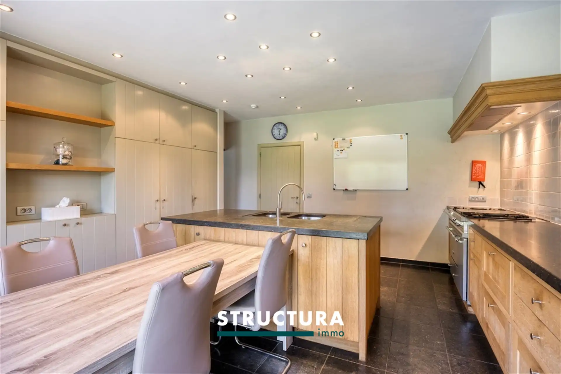 Prachtige woning met ruime loods foto 14