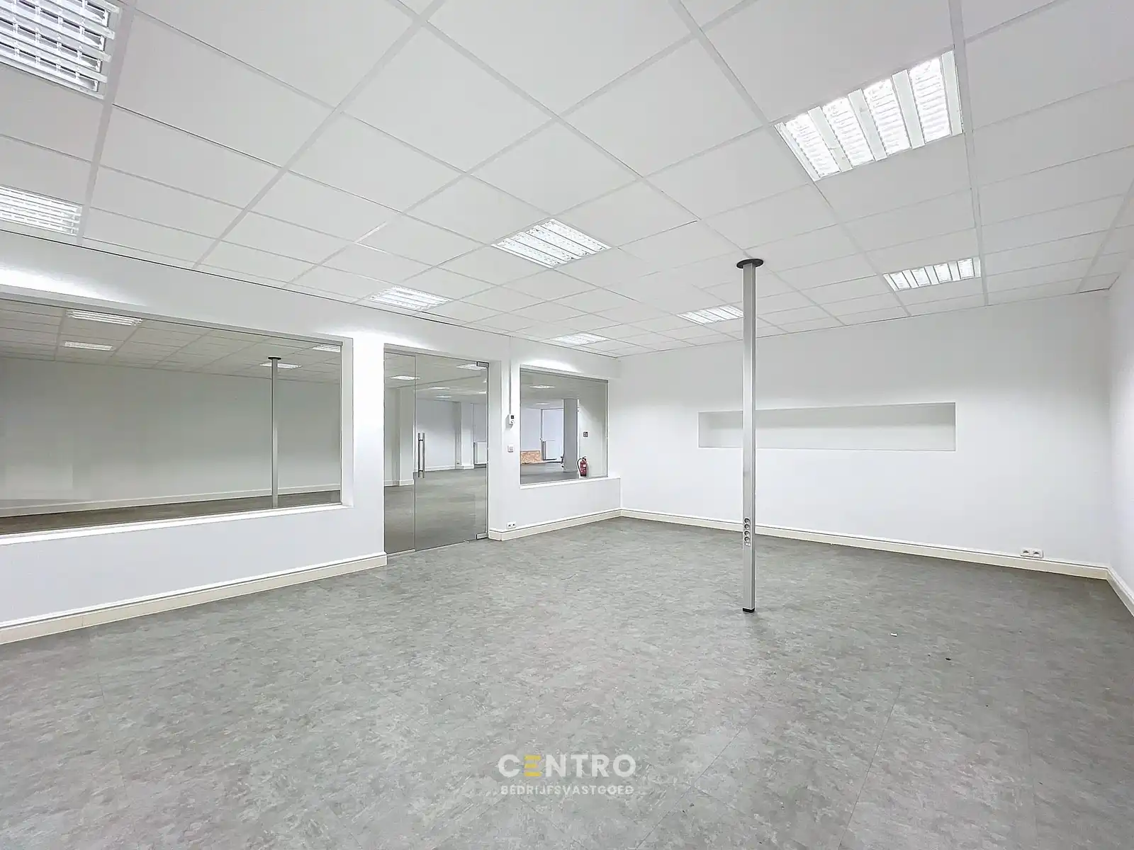 Unieke kantoor- en winkelruimten van ± 450m² te Roeselare - dicht bij de Grote Markt aan héél AANTREKKELIJKE prijs! foto 11