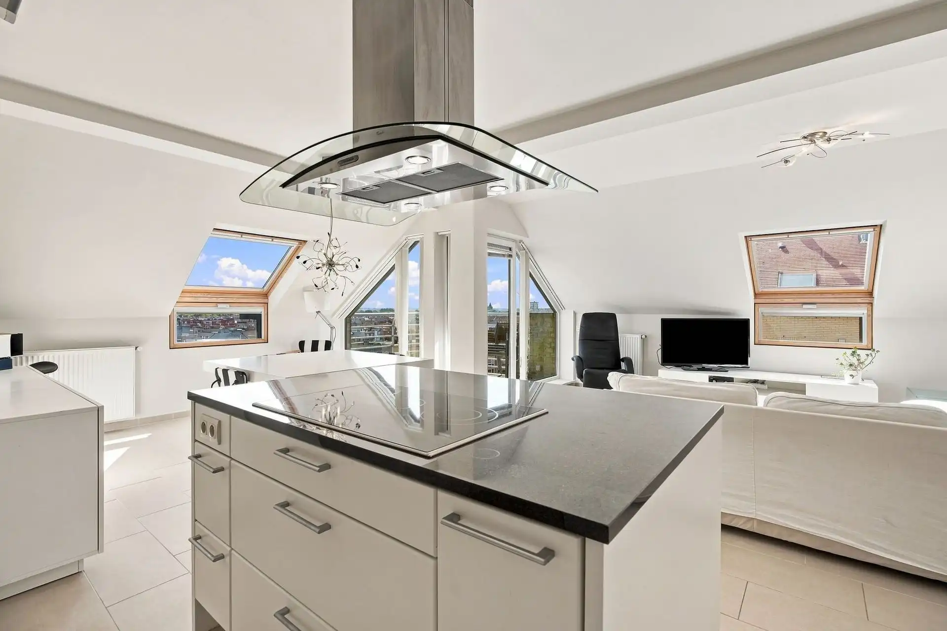 LUXUEUS  /  ZONNIG  foto 5