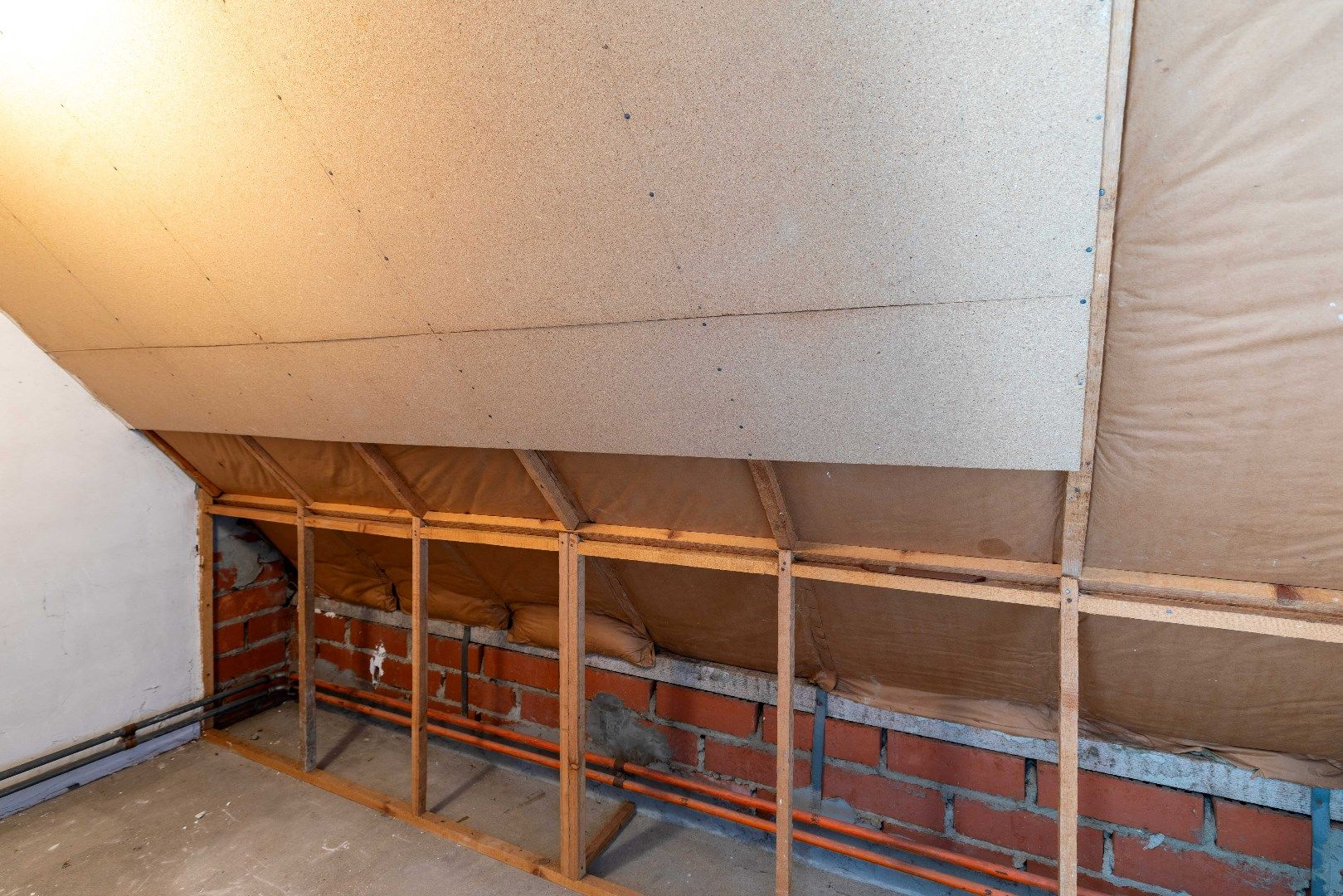 Verder te vernieuwen open bebouwing met grote garage, zonnige tuin en vijver nabij de Damse Vaart. foto 16