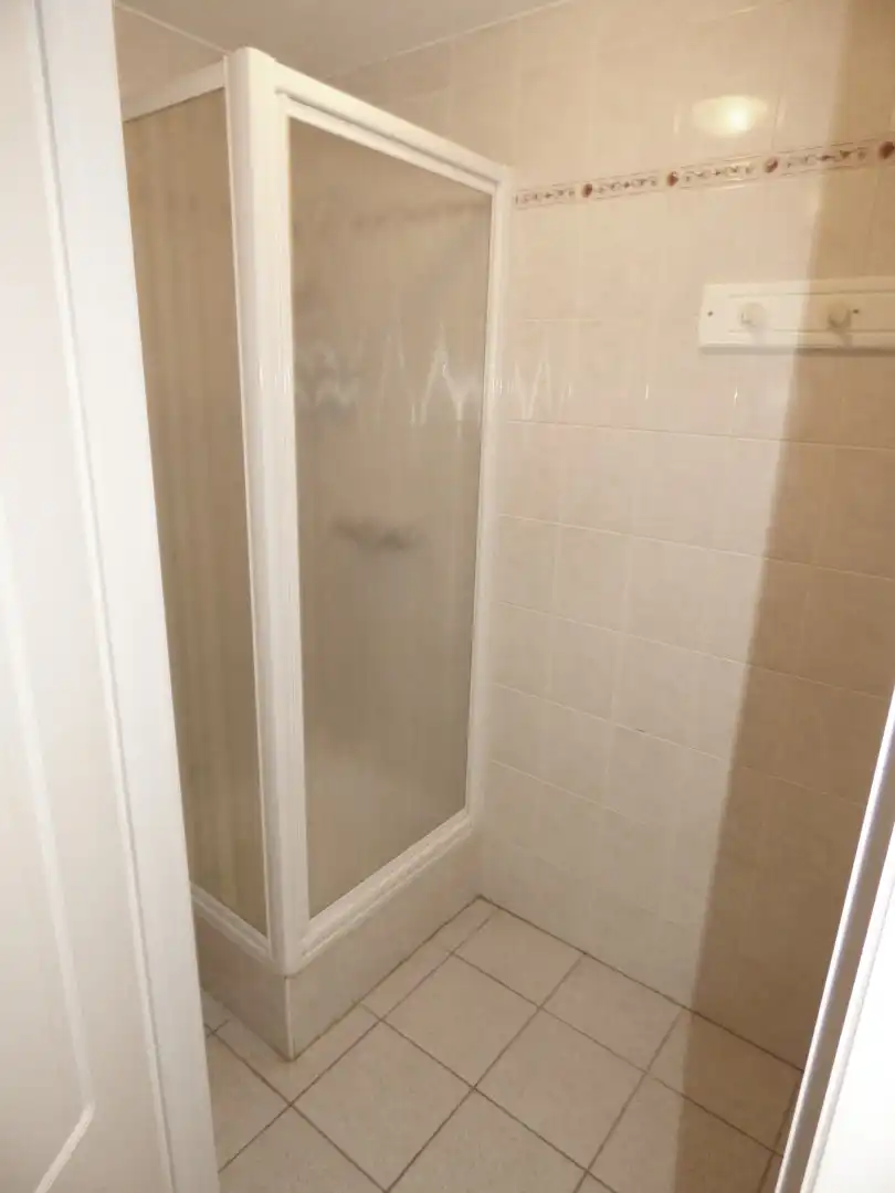 Appartement met 2 slaapkamers en groot terras in centrum Borgloon foto 7