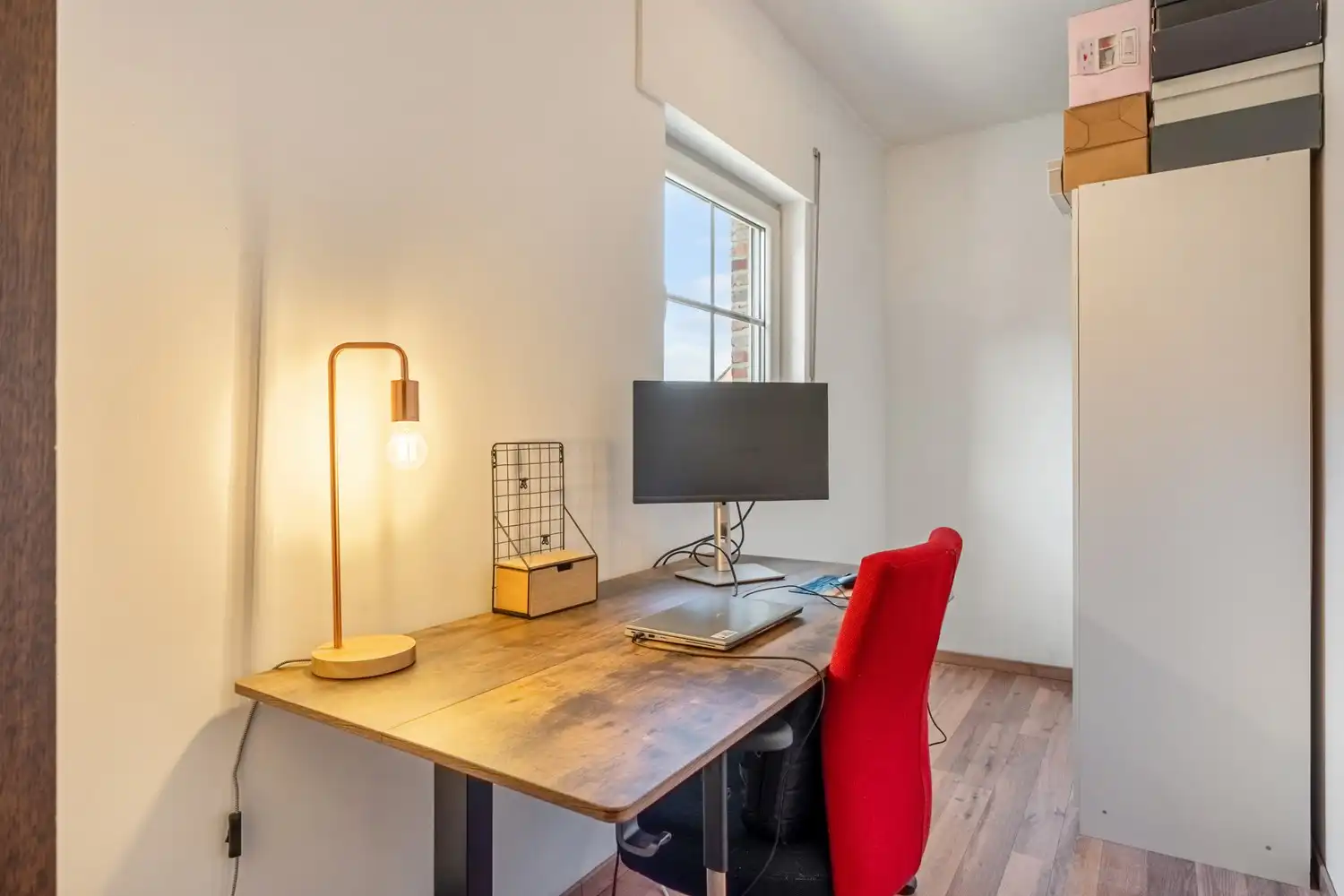 Goed gelegen, halfopen en energiezuinige woning met 3 slaapkamers, een bureau en een oprit met een garage te Kessel-Lo! foto 19