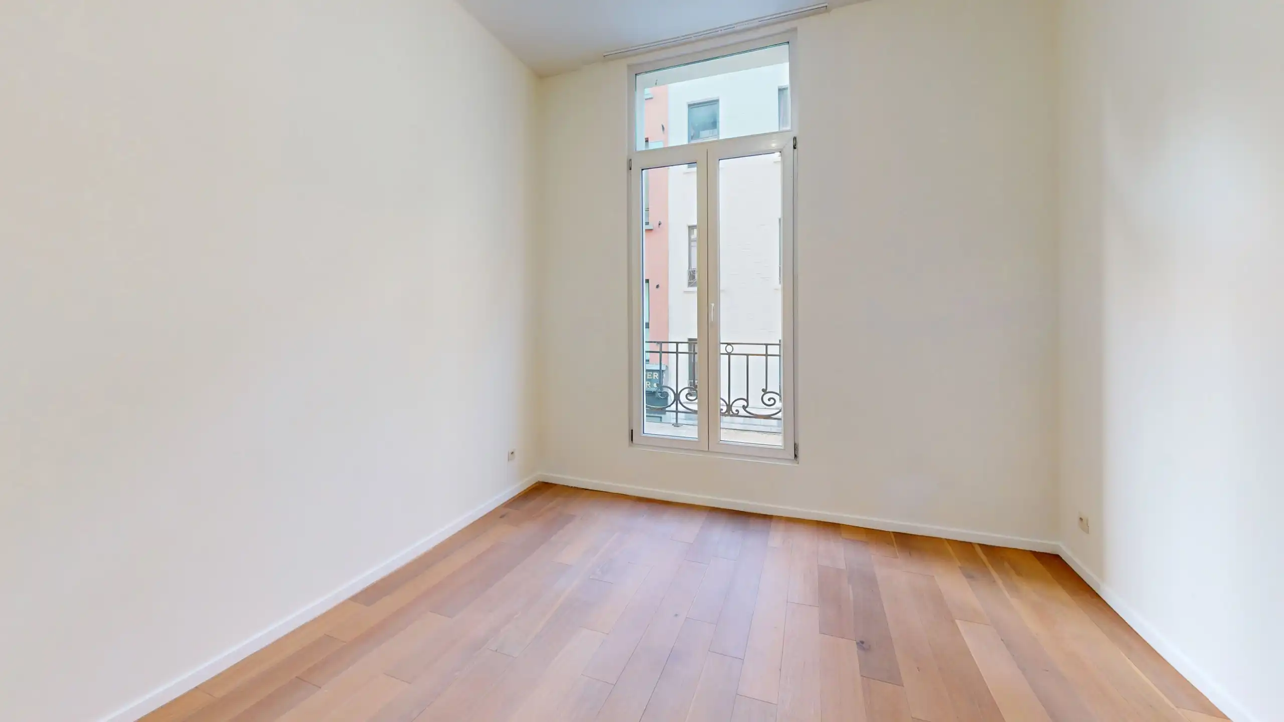 ANTWERPEN - CENTRUM  - Ruim drie slaapkamer appartement  foto 9