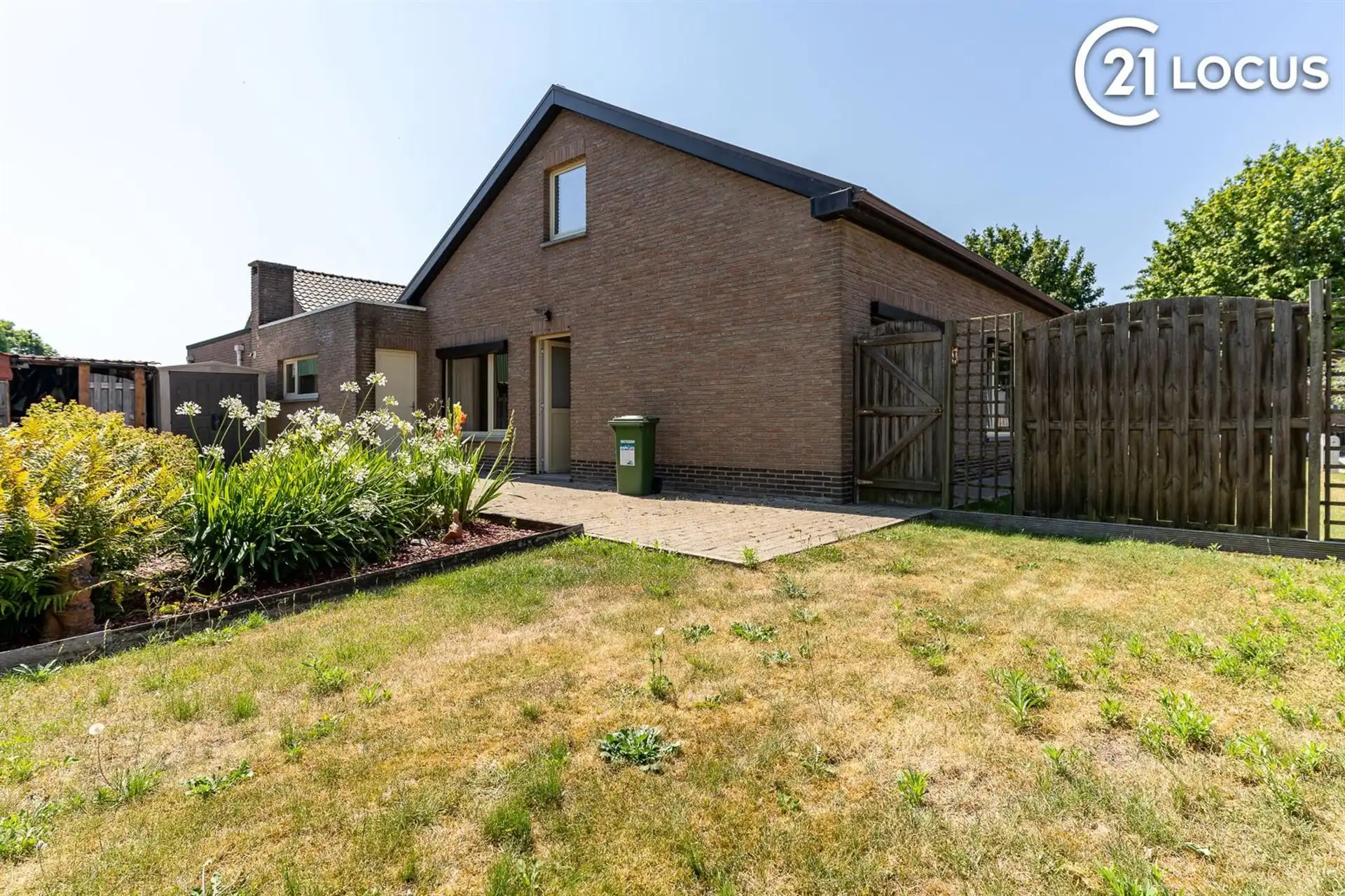 Verrassend ruime bungalow met 133 m² bergzolder foto 18