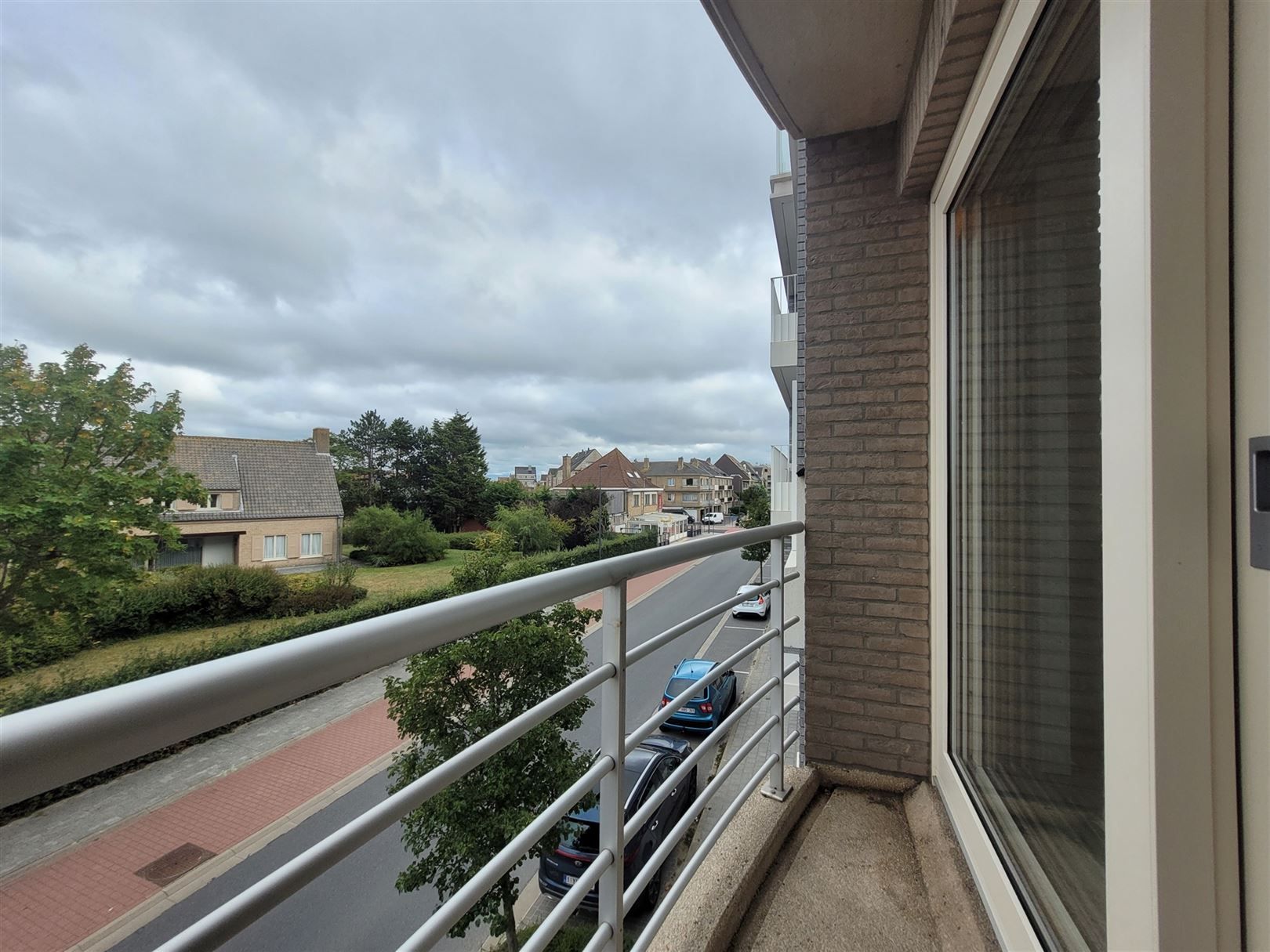 Ongemeubeld 2-slaapkamerappartement met garage foto 5