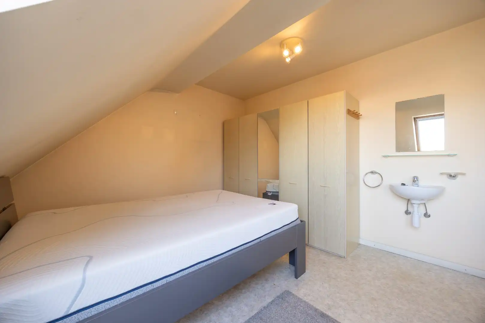 Instapklaar appartement te koop! foto 14