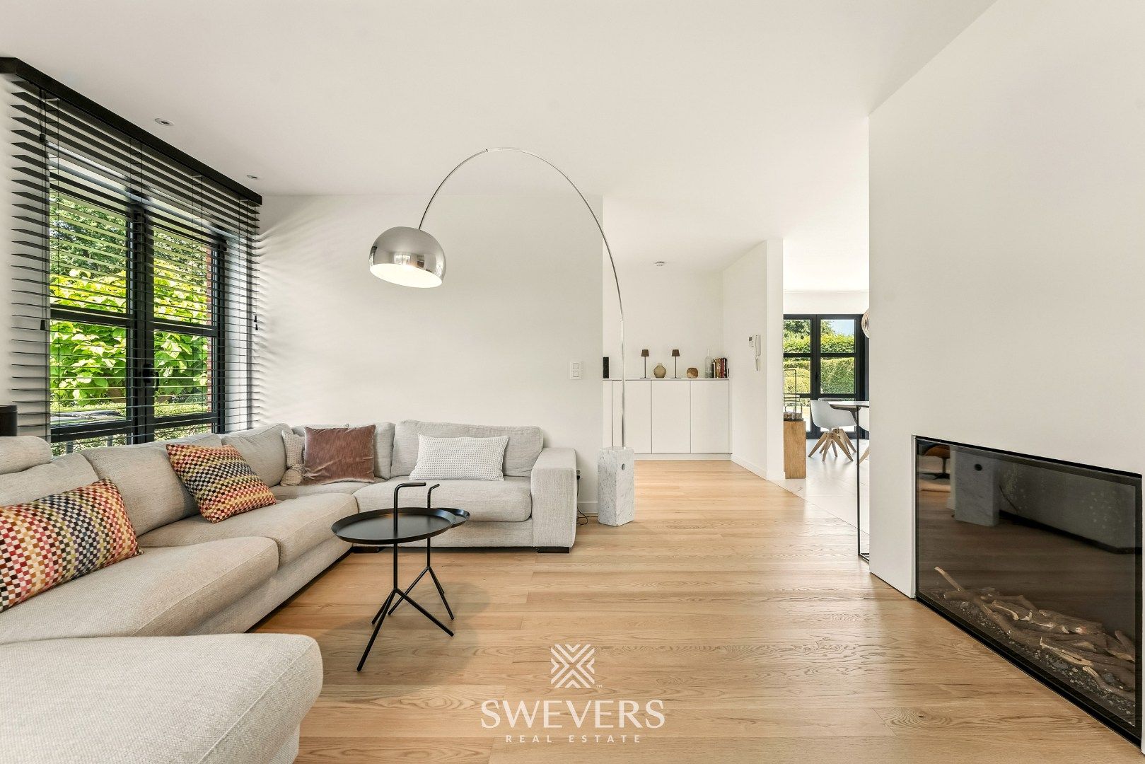 Ruime luxueuze villa met zwembad op prachtig perceel in residentiële wijk Kayenberg foto 4