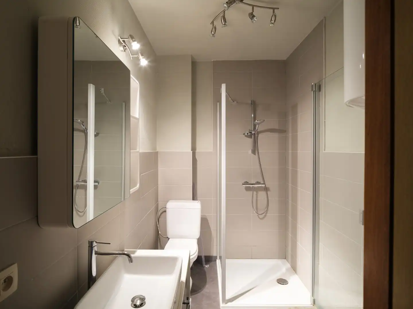 Uitstekend gelegen appartement in kleinschalig appartementsgebouw met 2 appartementen foto 8