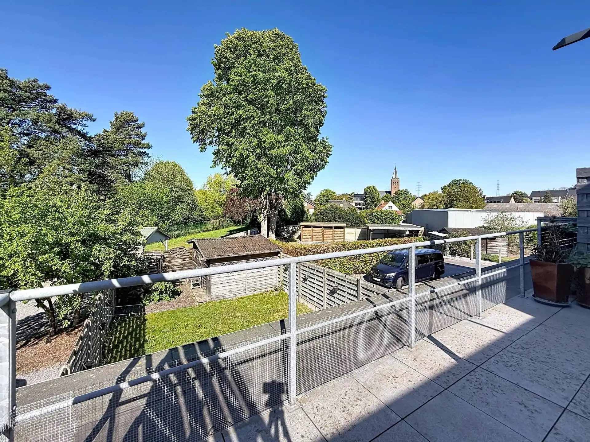 Ruim appartement met 2 slaapkamers, groot terras en staanplaats. foto 16