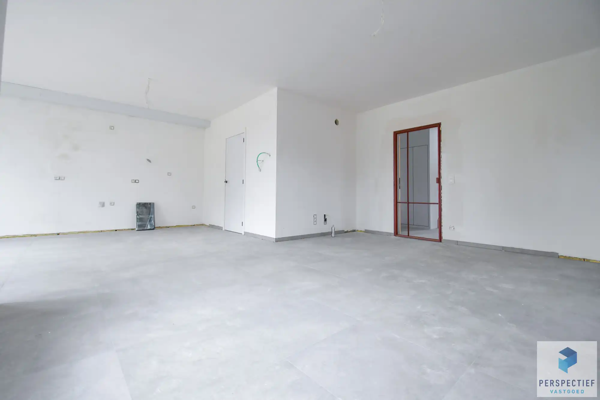 Rustig gelegen afgewerkte moderne nieuwbouwwoning (BEN) met garage en tuin foto 14