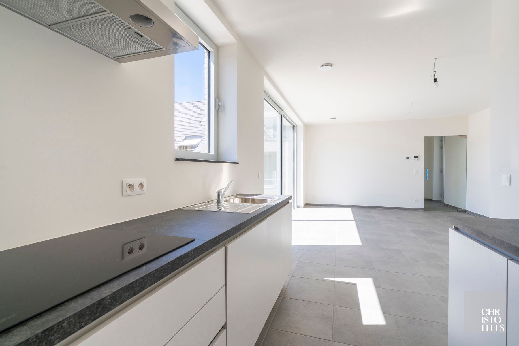 TE HUUR - Nieuwbouw 2-slaapkamerappartement in hartje Lanaken! foto 5
