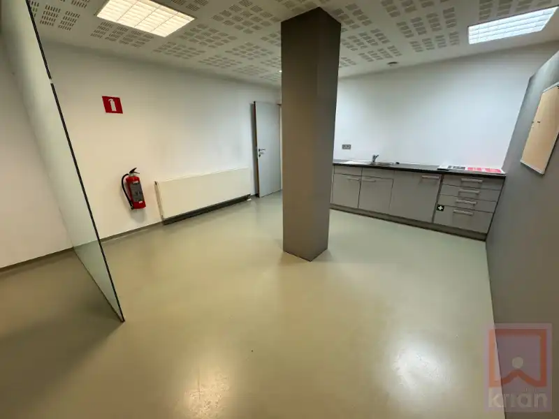 Instapklaar gelijkvloers kantoor (±100m²) te koop in het centrum van Geel! foto 6