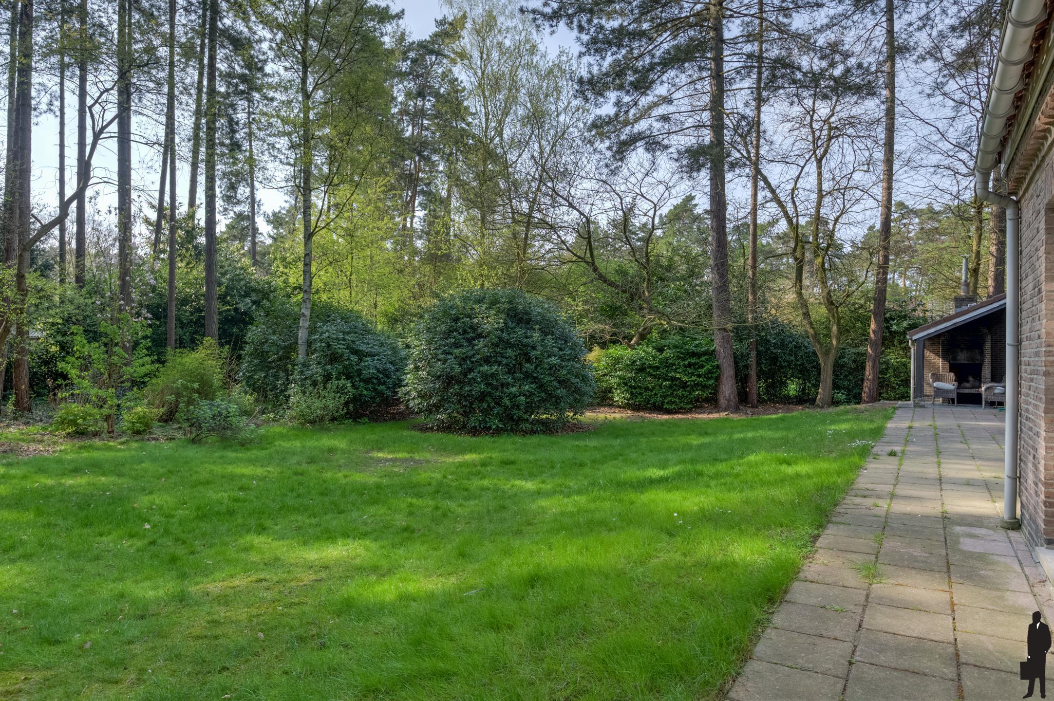 Villa in groene omgeving foto 14
