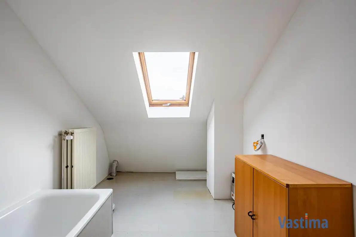 Ruime halfopen gezinswoning met praktijkruimte en tuin foto 23