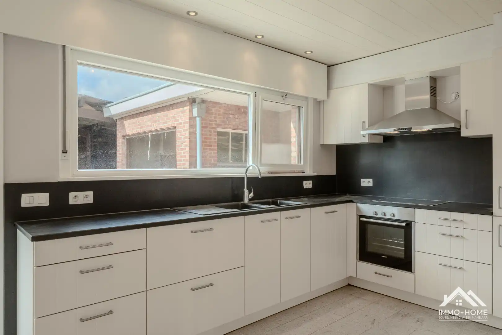 Ruime te renoveren hoekwoning met garage!!  foto 4