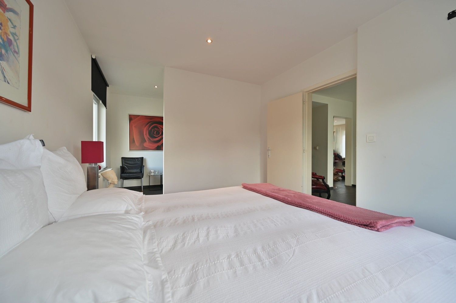 Ruime woning met zwembad en royaal poolhouse, op rustige locatie in Rekem, direct grenzend aan velden foto 32