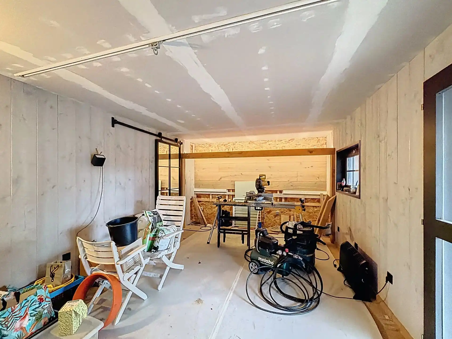 Op te frissen woning met 4 slaapkamers op een groot perceel. foto 40