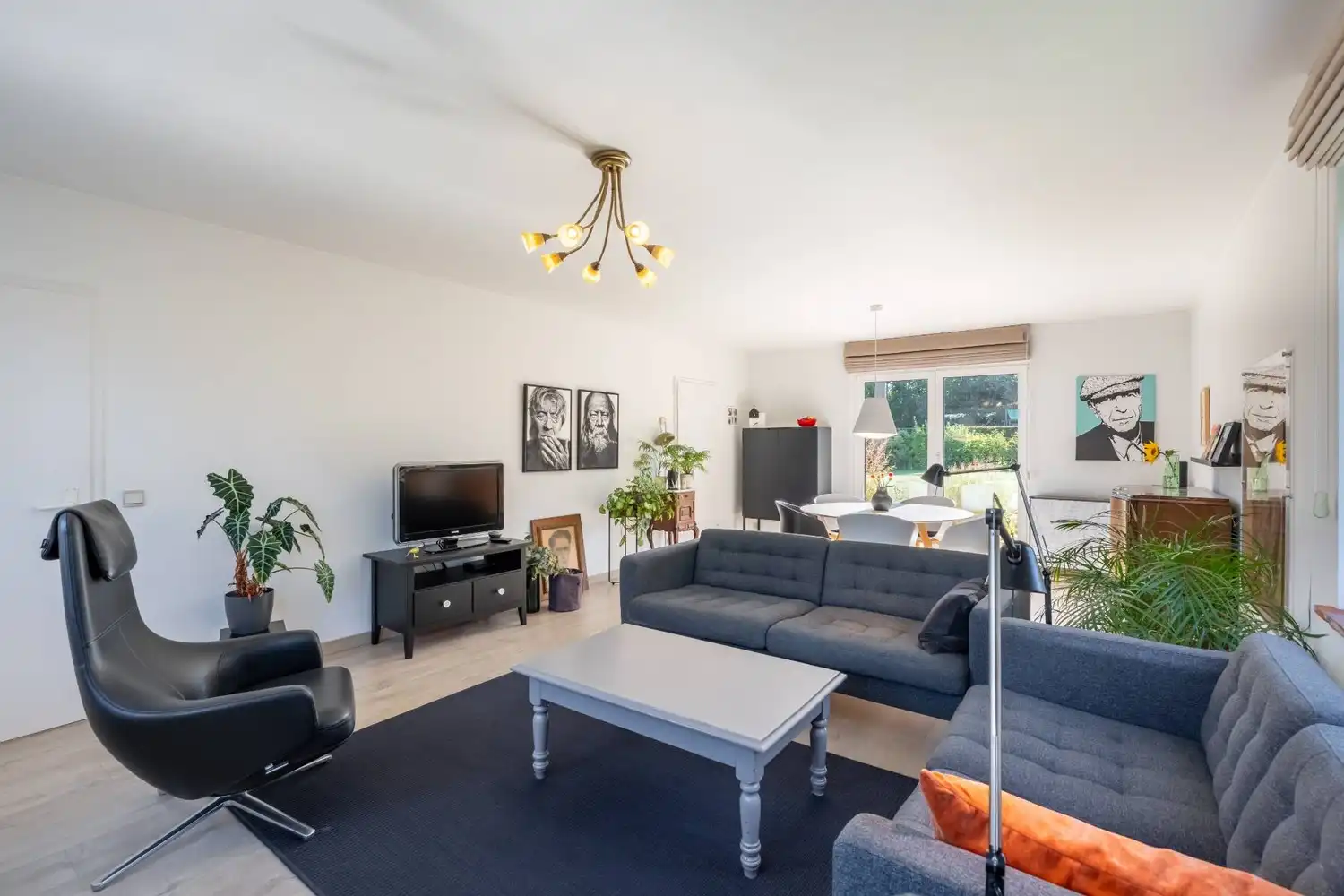Rustig gelegen en vrijstaande woning met 3 ruime slaapkamers, een oprit met een garage en een mooie tuin in het groene Oud-Heverlee! foto 4