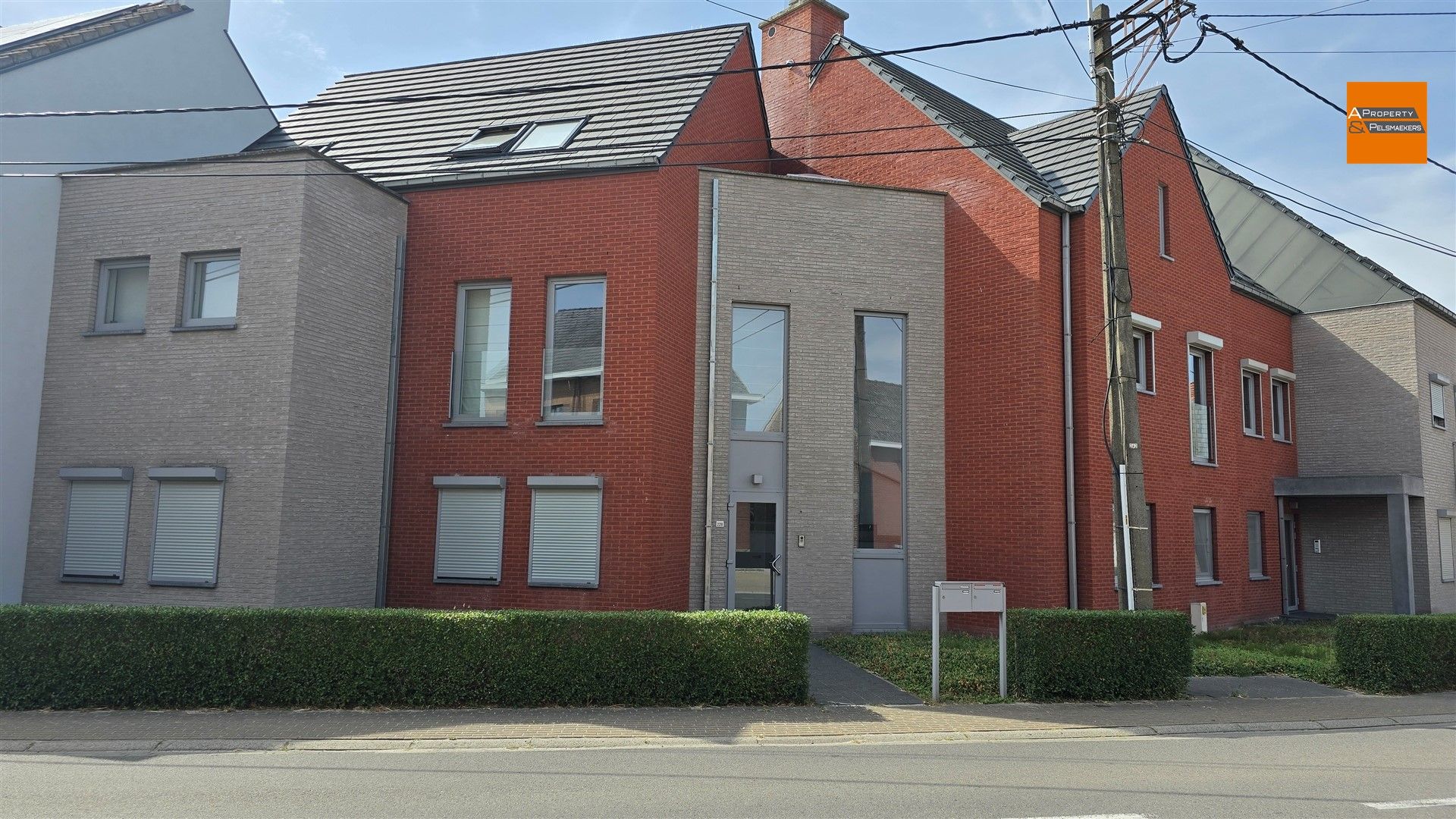 Duplex/triplex foto {{pictureIndex}}