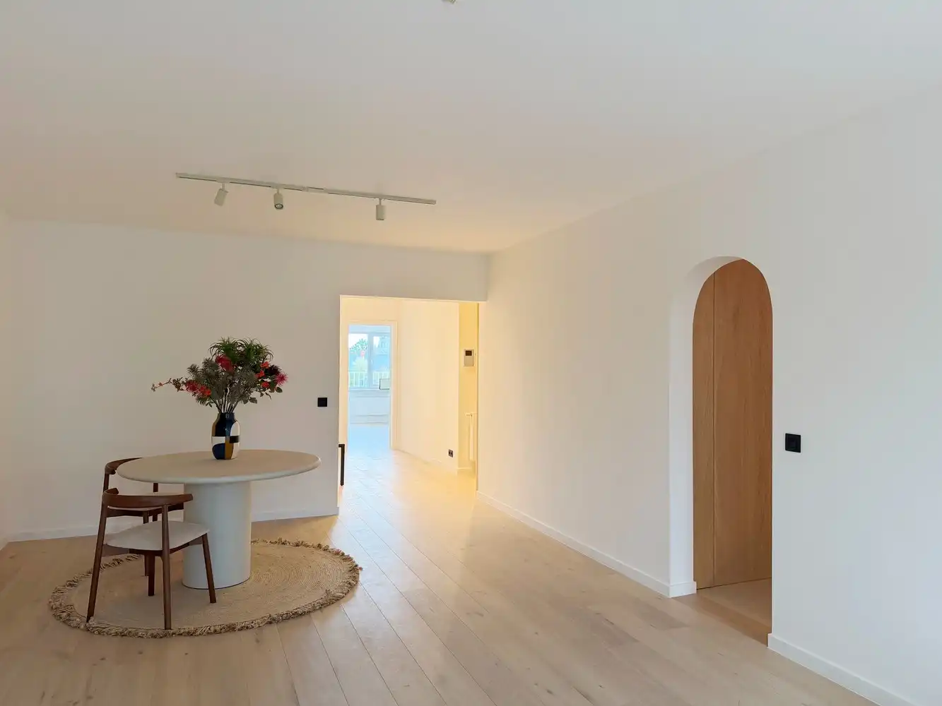 Bijzonder aantrekkelijk gerenoveerd appartement langs de Coupure met hoogwaardig gerenoveerd interieur en twee terrassen foto 7