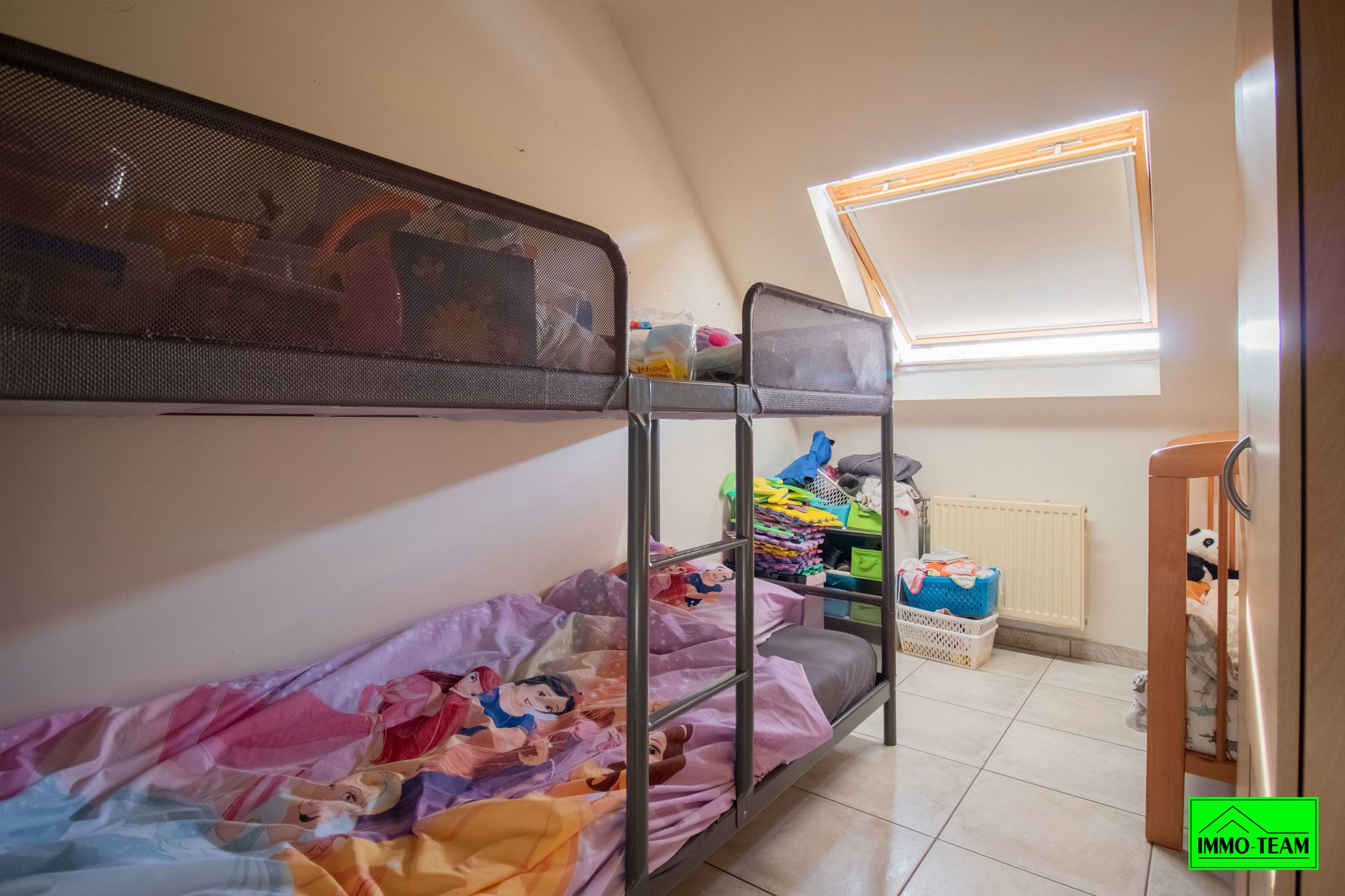 2-slaapkamer appartement met garagebox op wandelafstand van station foto 8