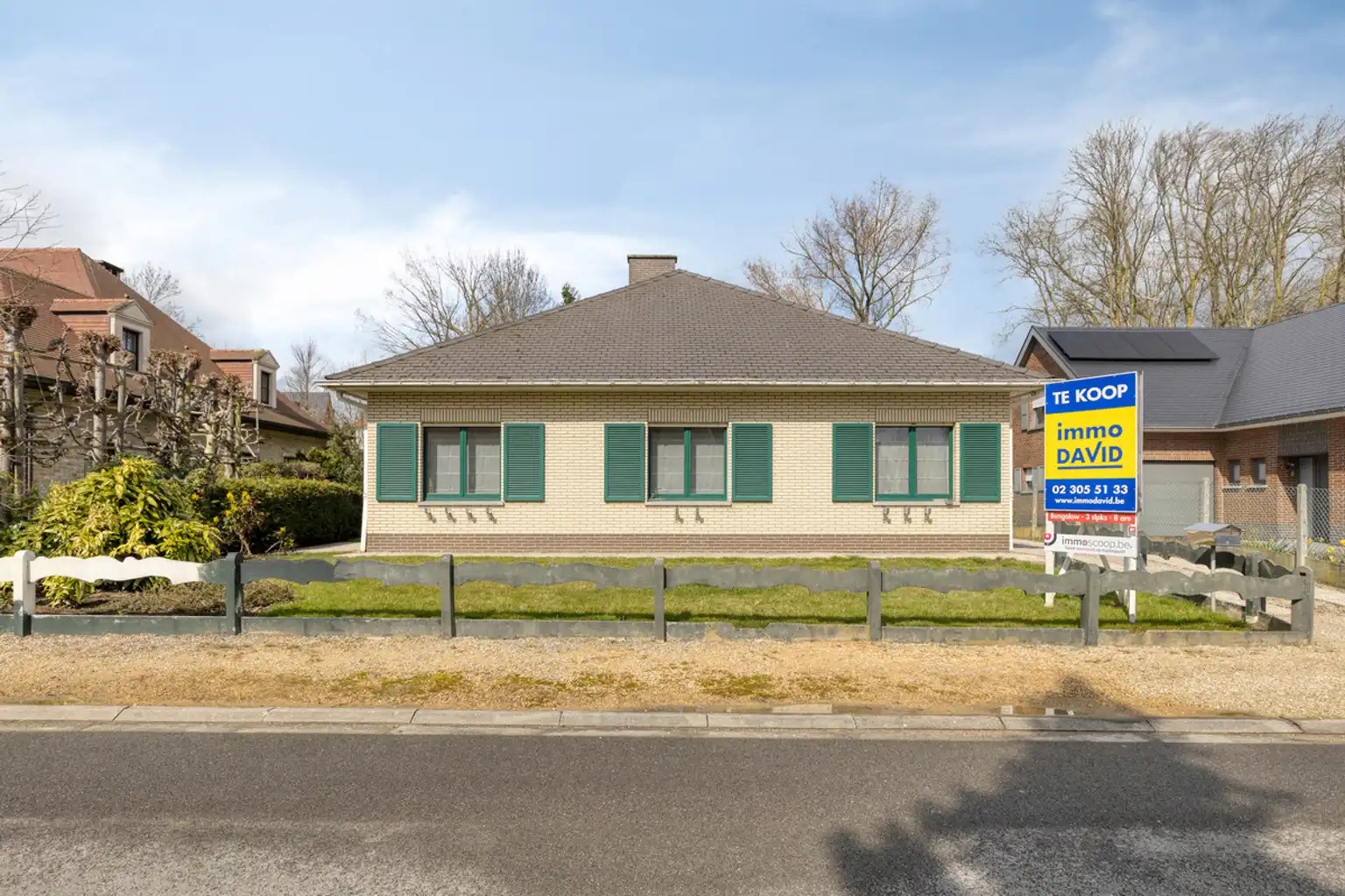 Bungalow van 176 m² met garage en tuin foto 2