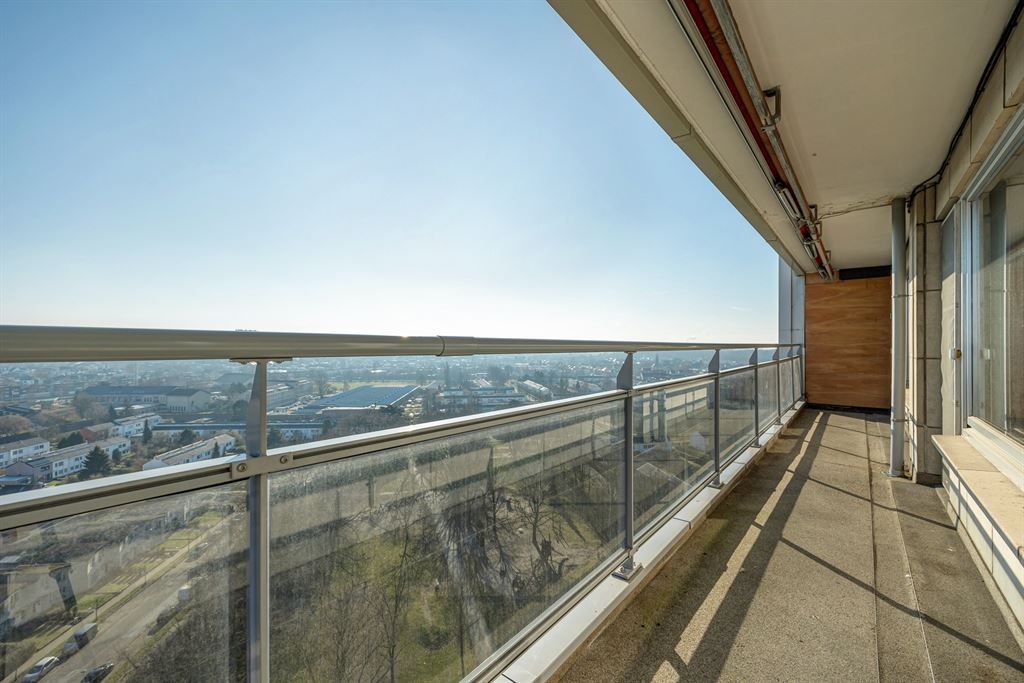 Lichtrijk appartement met panoramisch zicht foto 3