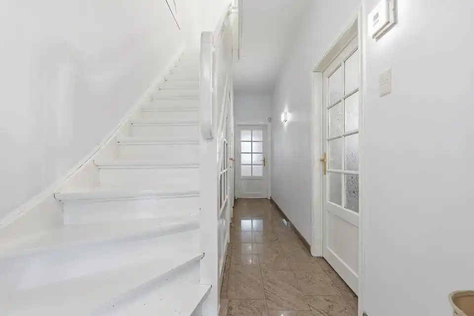 RUIME EN LICHTRIJKE GEZINSWONING MET GARAGE, TERRAS EN SAUNA IN TONGEREN foto 4