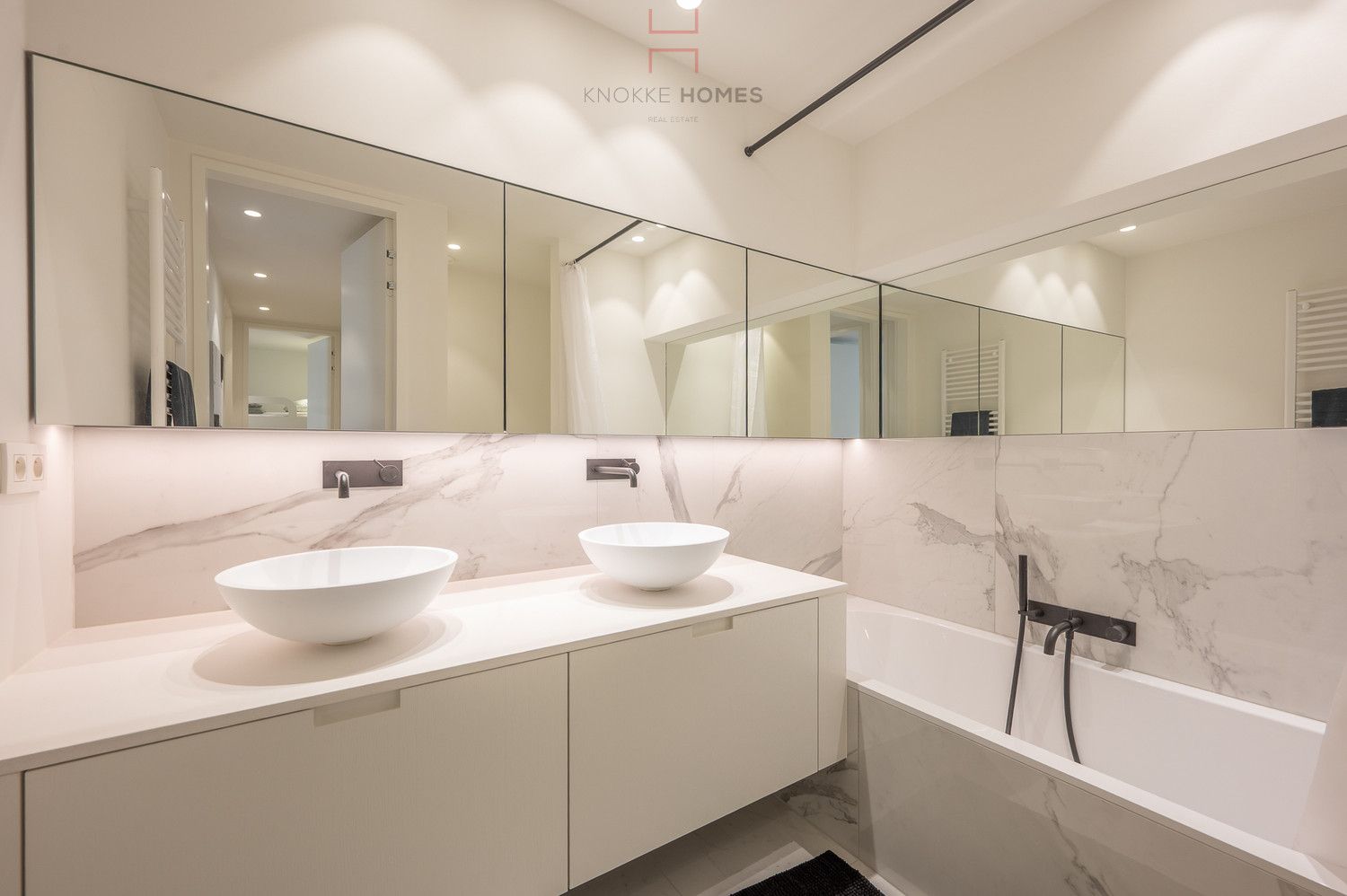 Prachtig gerenoveerd appartement met een mooi zijdelings zeezicht in Duinbergen foto 10