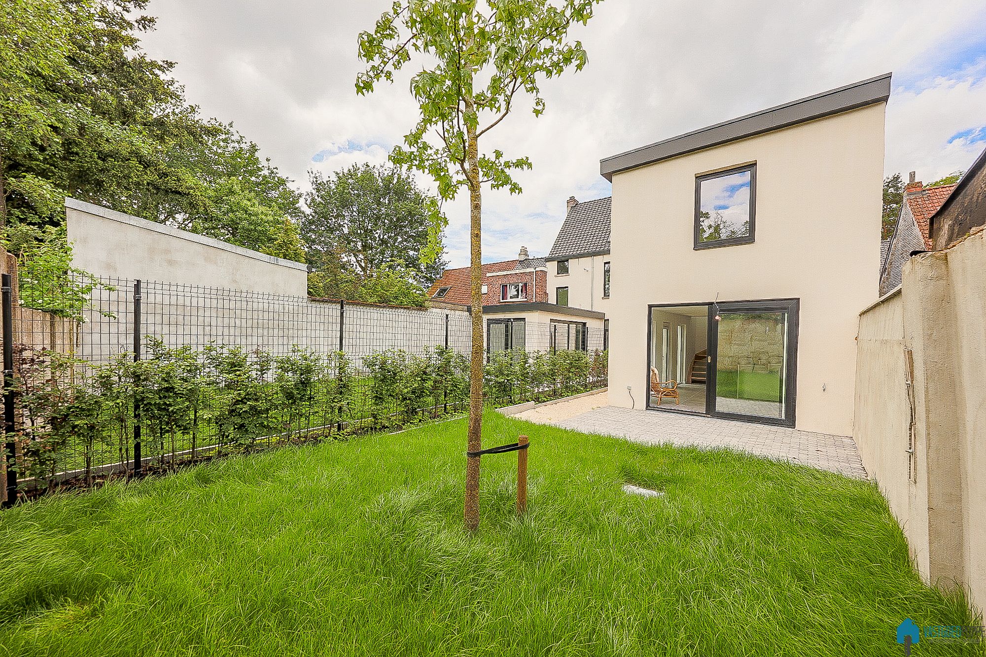 Kwalitatief gerenoveerde ééngezinswoning met tuin foto 3