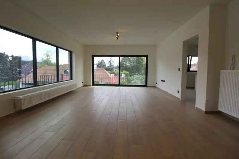 Moderen en lichtrijk appartement in Roeselare foto 2