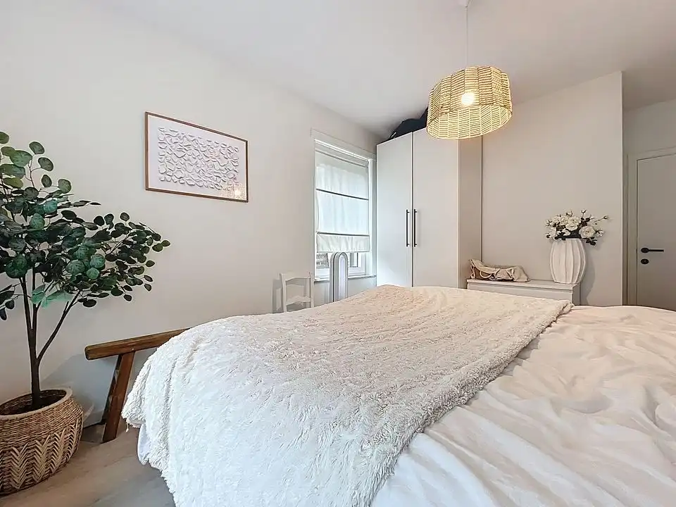 Gerenoveerd hoekappartement GLV  (2 slpks + dressing/bureau/babykamer) met tuin en garage foto 20