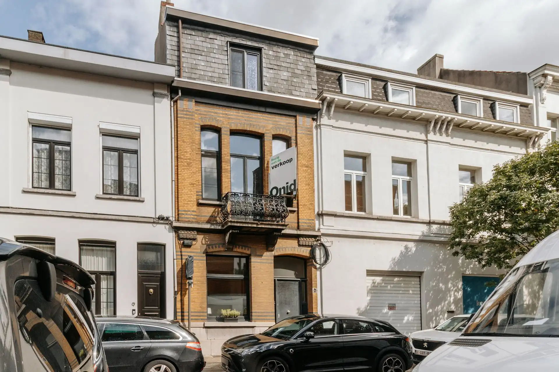 Karaktervolle woning met verrassend veel ruimte in Merksem foto 2