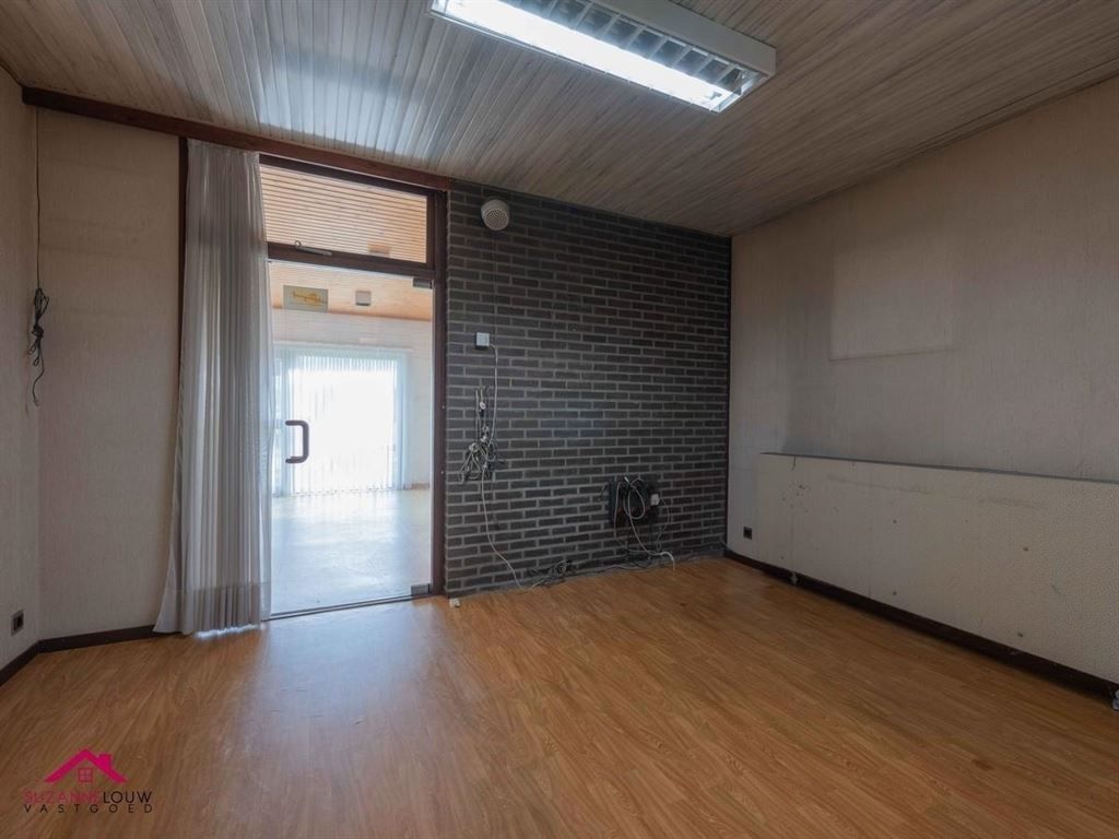 Verrassend ruime villawoning met loods foto 31