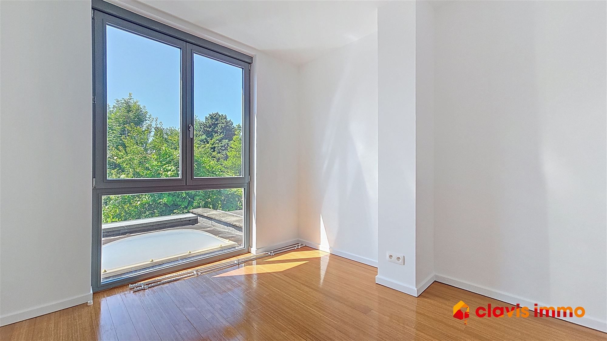 Volledig gerenoveerde woning met tuin foto 8