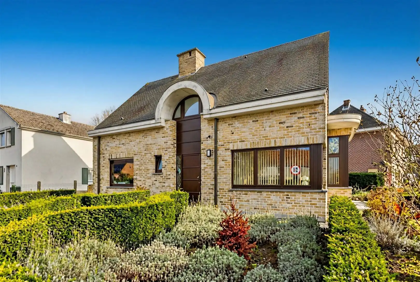 Alleenstaande VILLA - 4 SLPKS - 4 are 10 ca - Tuin - Garage  foto {{pictureIndex}}