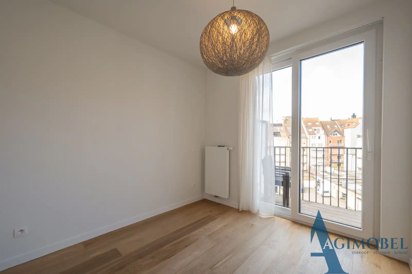 Luxe tweeslaapkamer appartement met licht, ruimte en een vleugje zeezicht op een toplocatie in Knokke. foto 10