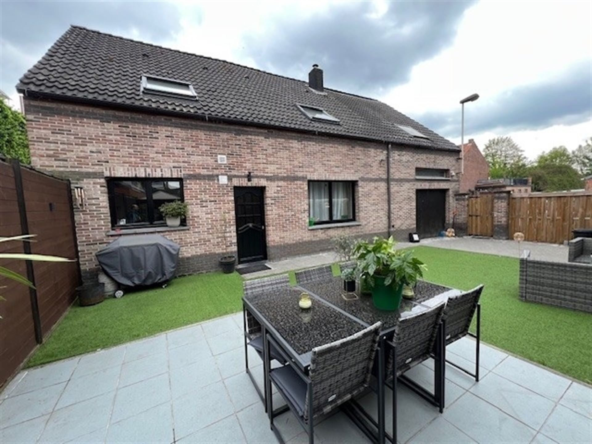 Gezellige woning gelegen in een rustige, doodlopende straat! foto {{pictureIndex}}