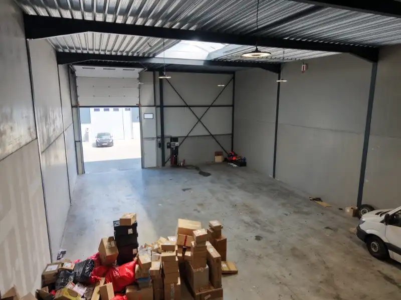 Magazijn/KMO-unit van 262 m² te huur met parkeerplaats foto 6