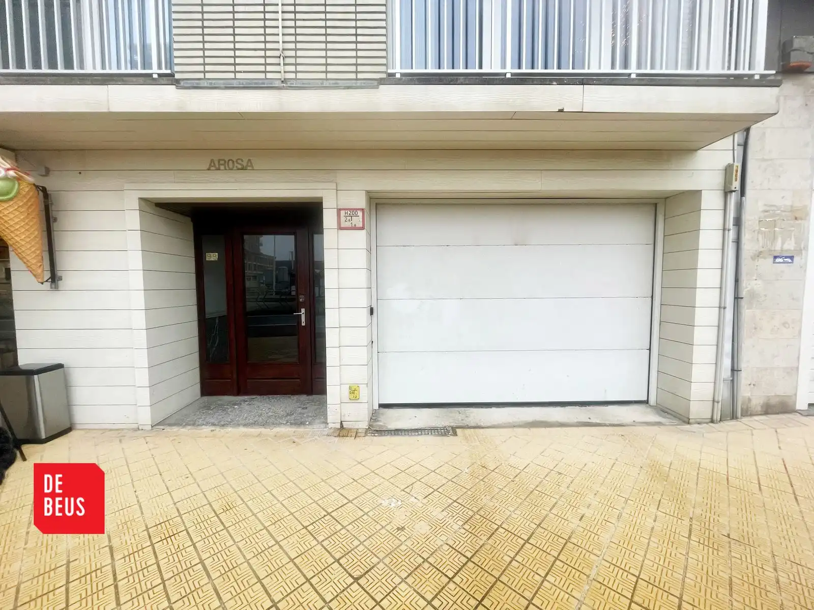 Garagebox in veilig complex, op wandelafstand van het strand foto {{pictureIndex}}