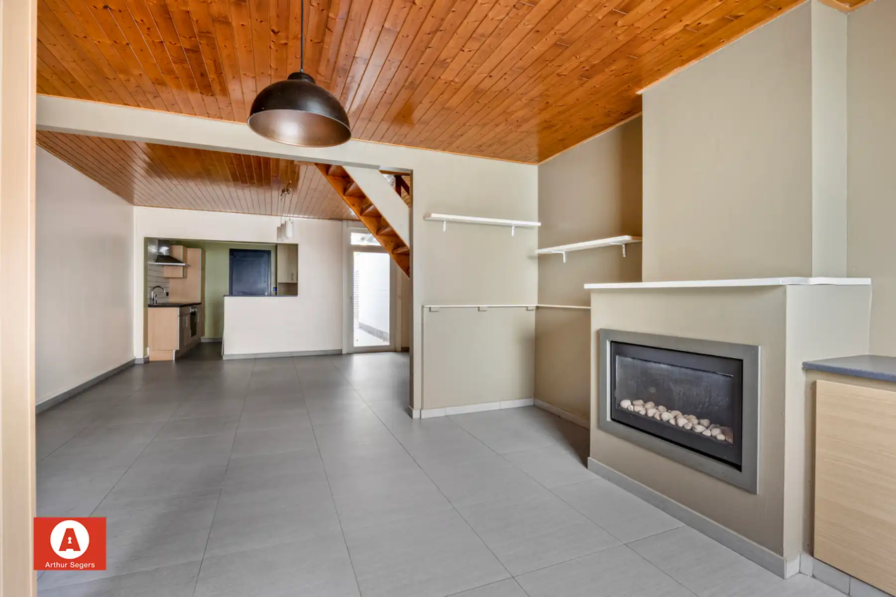 Instapklare gezinswoning pal bij centrum Buggenhout. foto 6