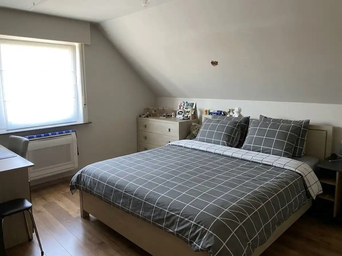 BEDRIJFSWONING/CONCIËRGEWONING MET 4 SLPKS EN TUIN foto 12