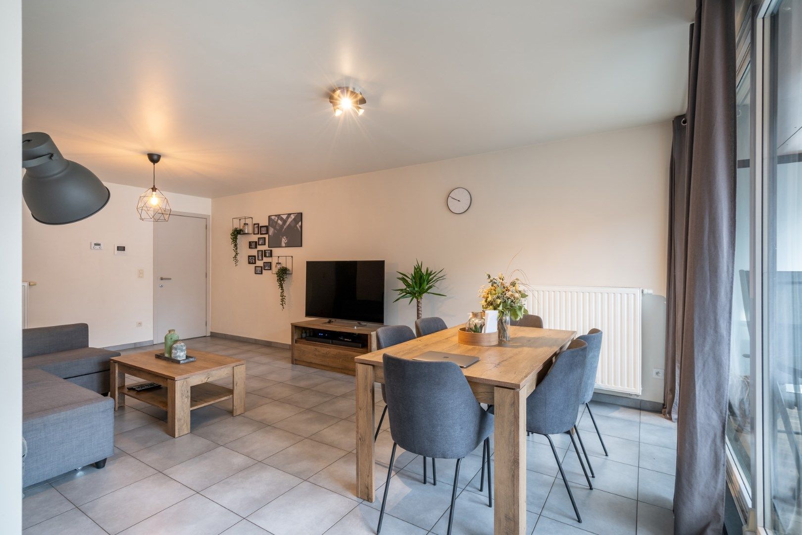 Degelijk appartement met 2 slaapkamers, standplaats en kelderberging op wandelafstand van de markt van Bilzen  foto 10