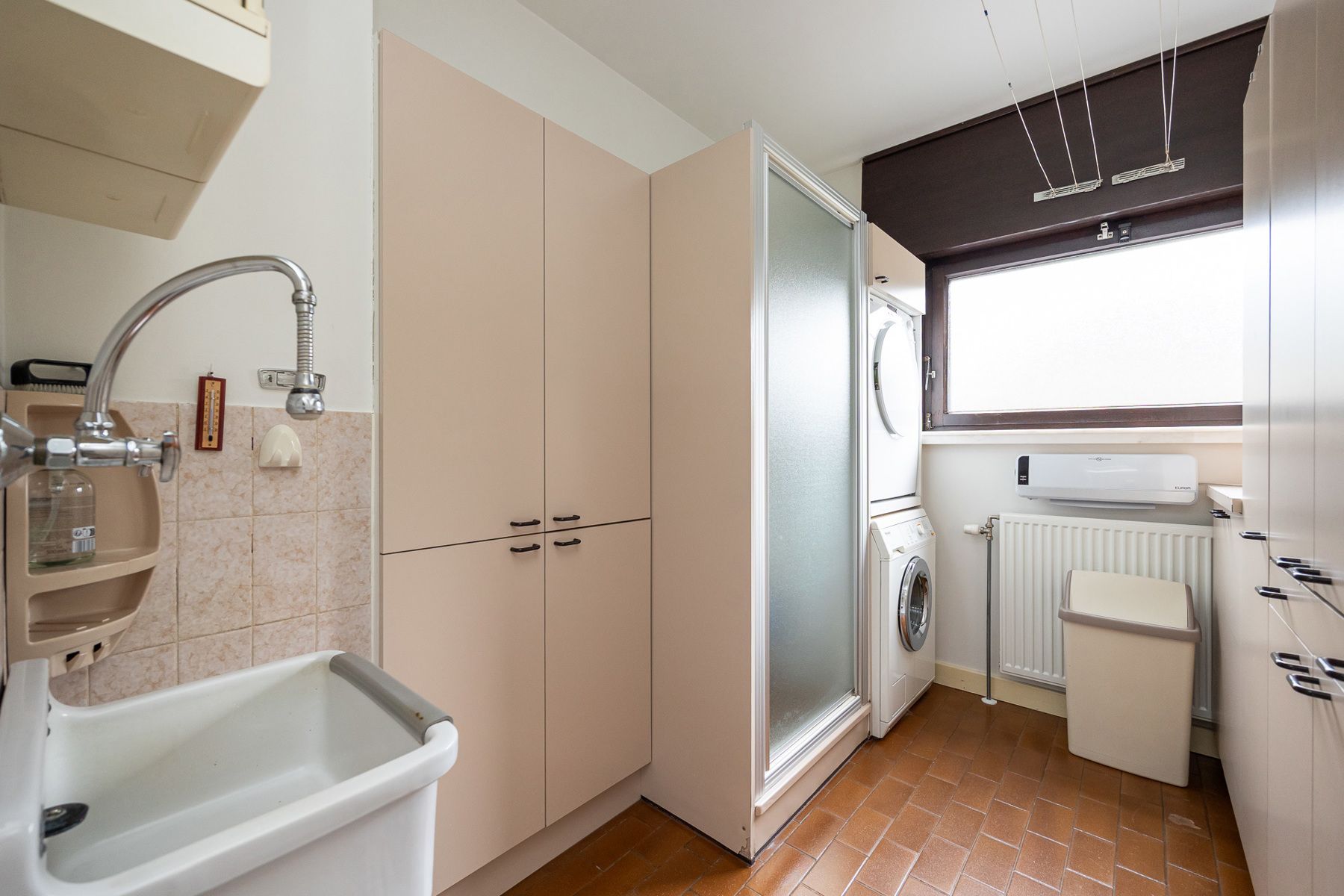 Laagbouwwoning met 4 slaapkamers op een perceel van 2.148m². foto 7