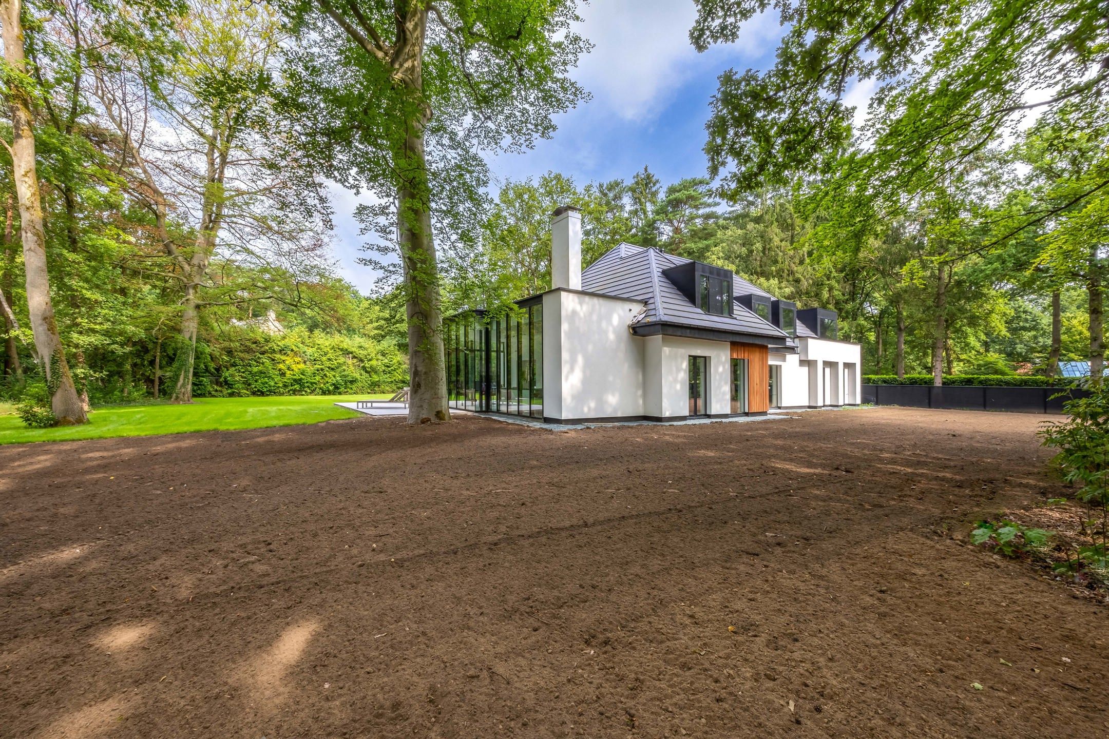 Luxe volledig gerenoveerde villa op een prachtig hoekperceel foto 45